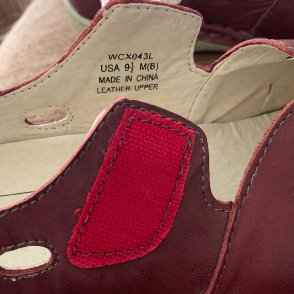 PROPET NWOT Women’s Chloe Mary Jane Burgandy Velcro Strap Cut Out Shoe 9.5 - Picture 7 of 7